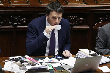 Caffè, succo, evidenziatori in bocca: le distrazioni di Matteo 10