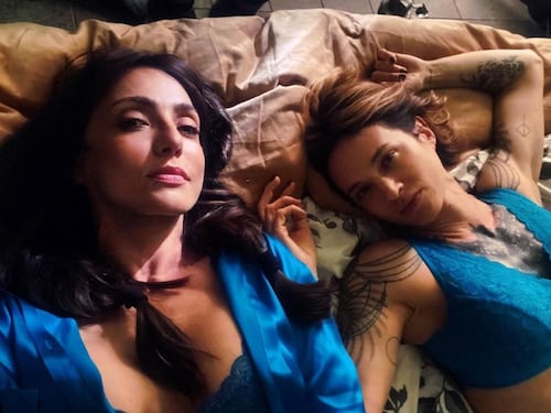 Ambra Angiolini e Asia Argento: cosa nasconde la foto hot sui social