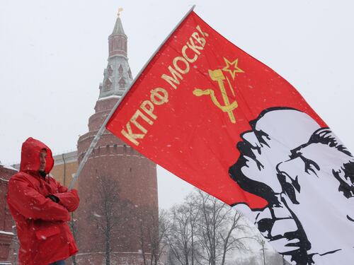 Regime di bugie che ricalca la farsa Urss