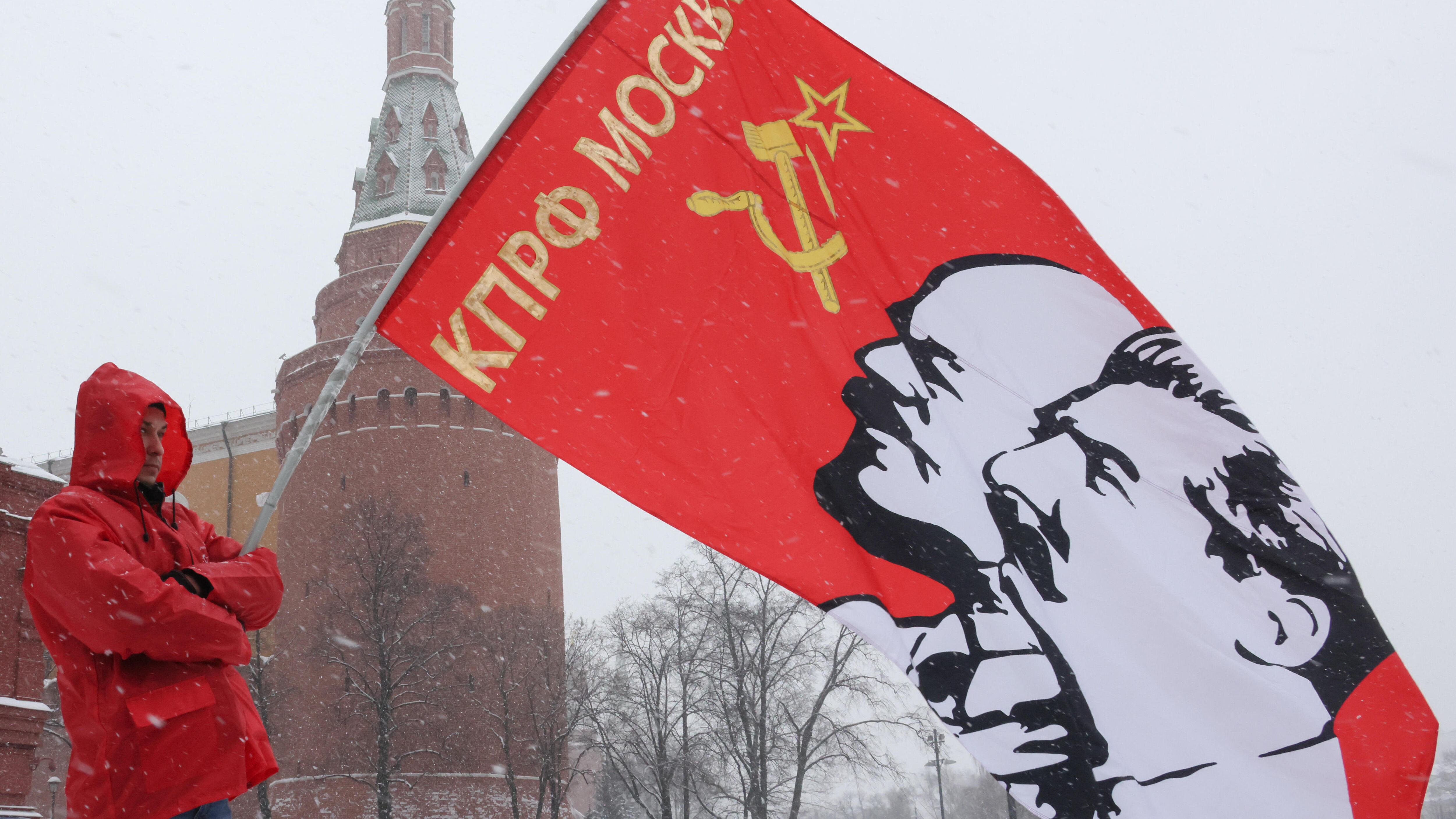 Regime di bugie che ricalca la farsa Urss