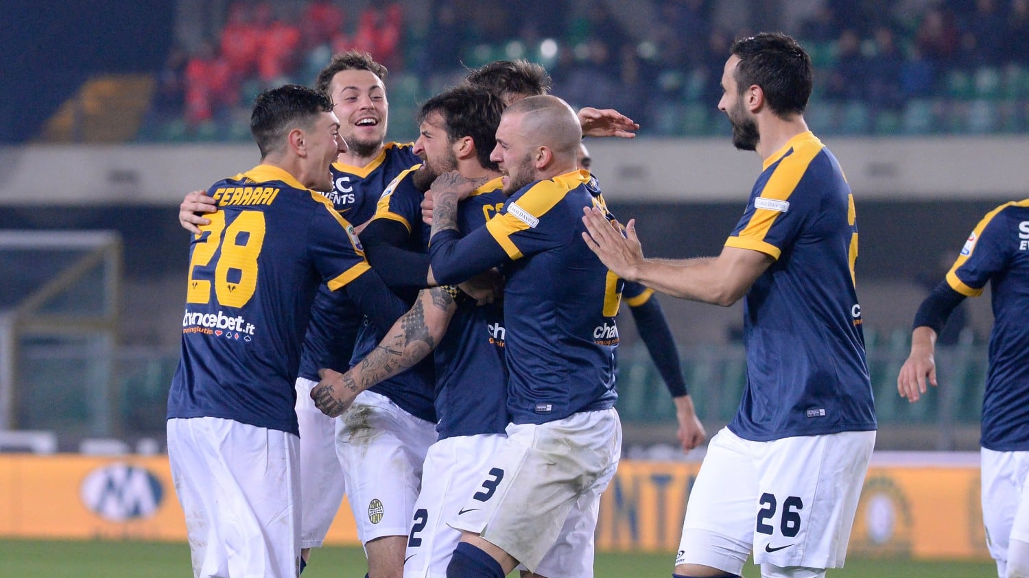 Il Verona fa suo il derby contro il Chievo: 1-0 e Crotone superato