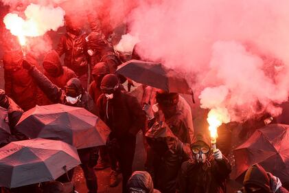 I black bloc sono scesi in piazza. Scontri con la polizia francese 2