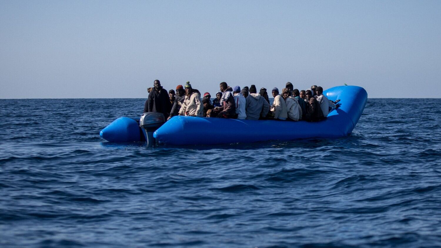 Migranti, un altro barcone al largo di Malta. L'Ong: "Sono in 100, fateli sbarcare"