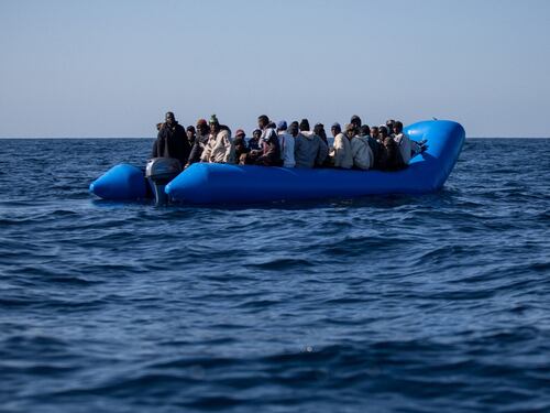 Migranti, un altro barcone al largo di Malta. L'Ong: "Sono in 100, fateli sbarcare"