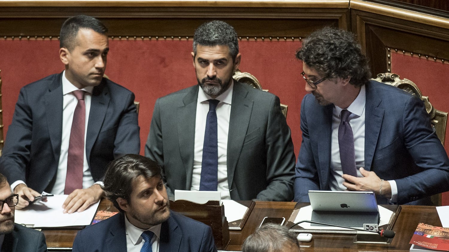 Il silenzio di Di Maio mentre esplode la crisi