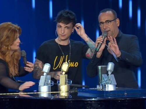 Ultimo fa incetta di premi ai Seat Music Awards ma si prende una pausa