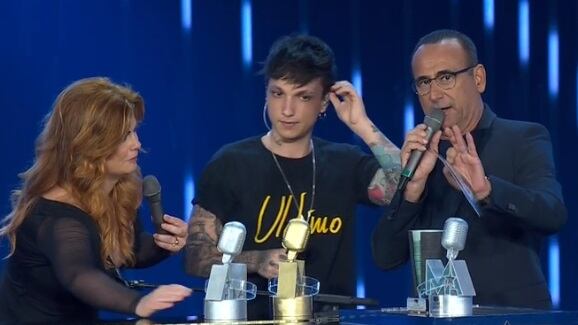 Ultimo fa incetta di premi ai Seat Music Awards ma si prende una pausa