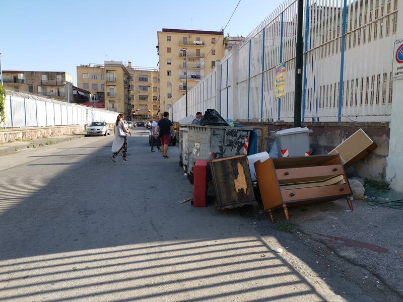 Napoli, blatte e sporcizia alle Case Nuove 5