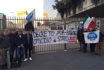 Fratelli d'Italia a Milano contro il dl "salva-banche" 4