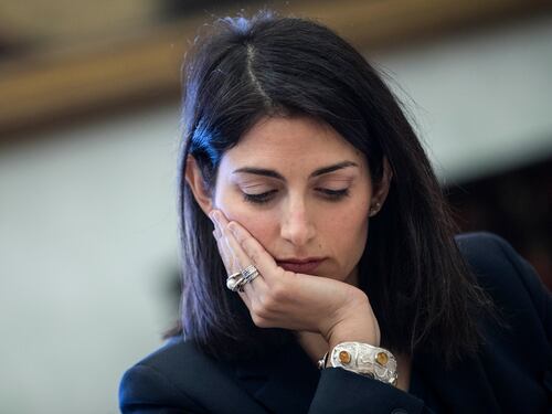 Grillini assediano Virginia: vogliono la sua testa per il caso Marra