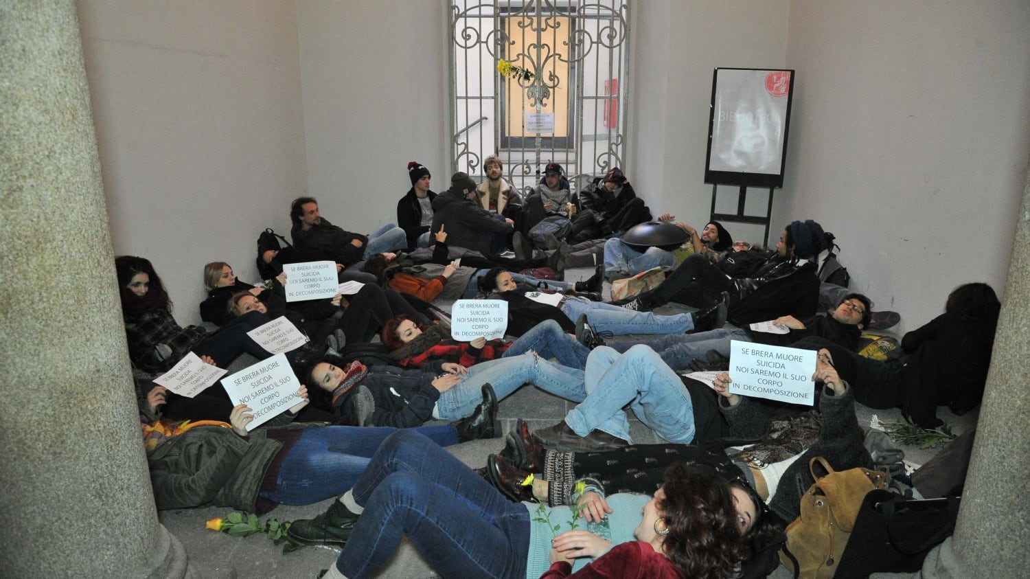 Le madri sgomberano il liceo occupato dai loro figli