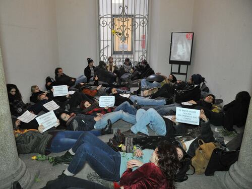 Le madri sgomberano il liceo occupato dai loro figli