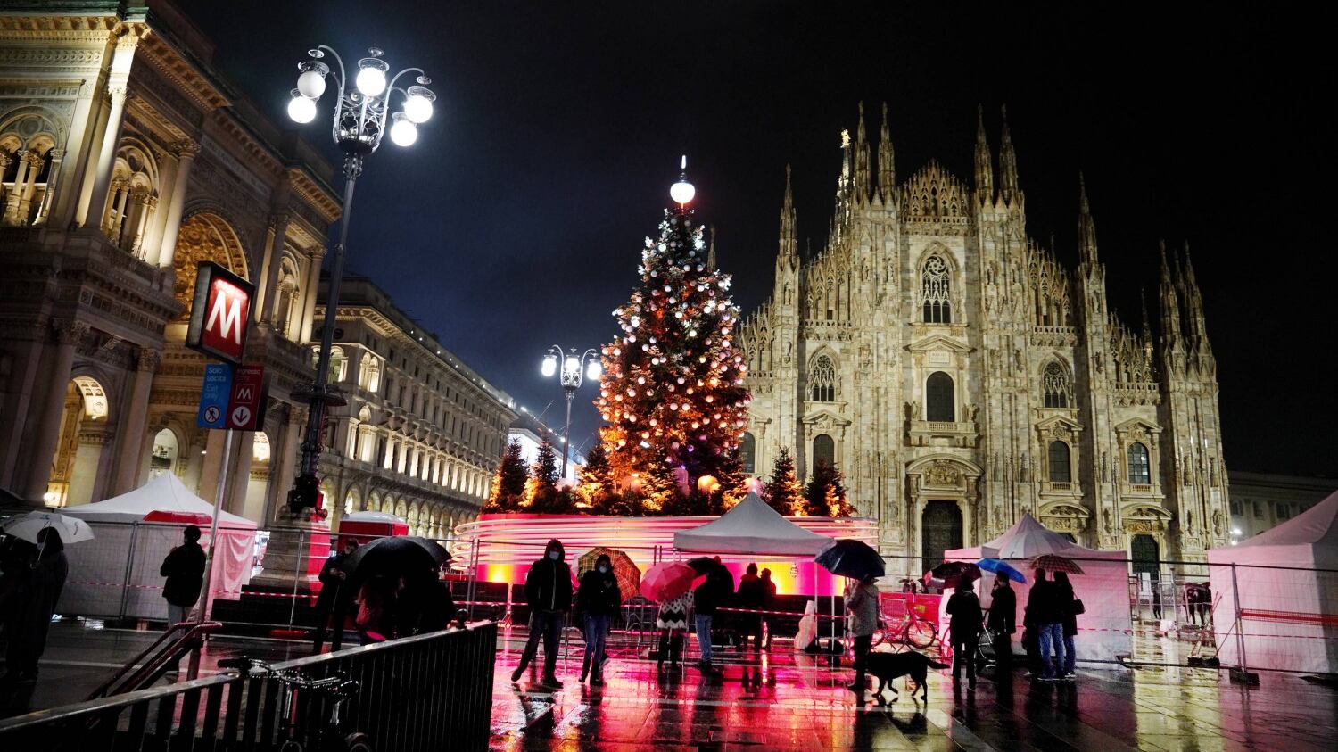 Palazzo Marino va già a caccia di luminarie e alberi di Natale