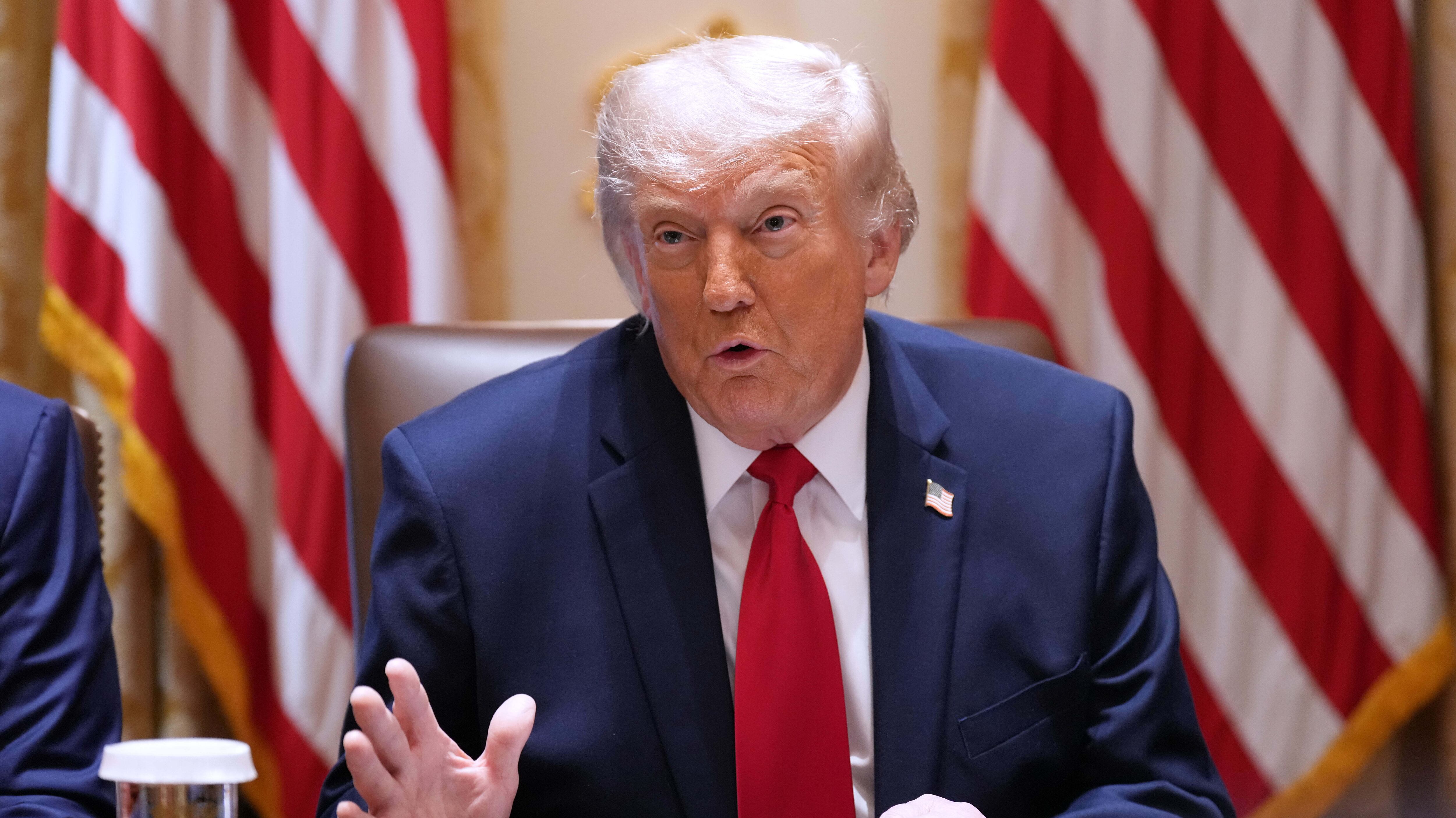Trump promette nuovi raid: "Negoziati lenti, colpirò duro"