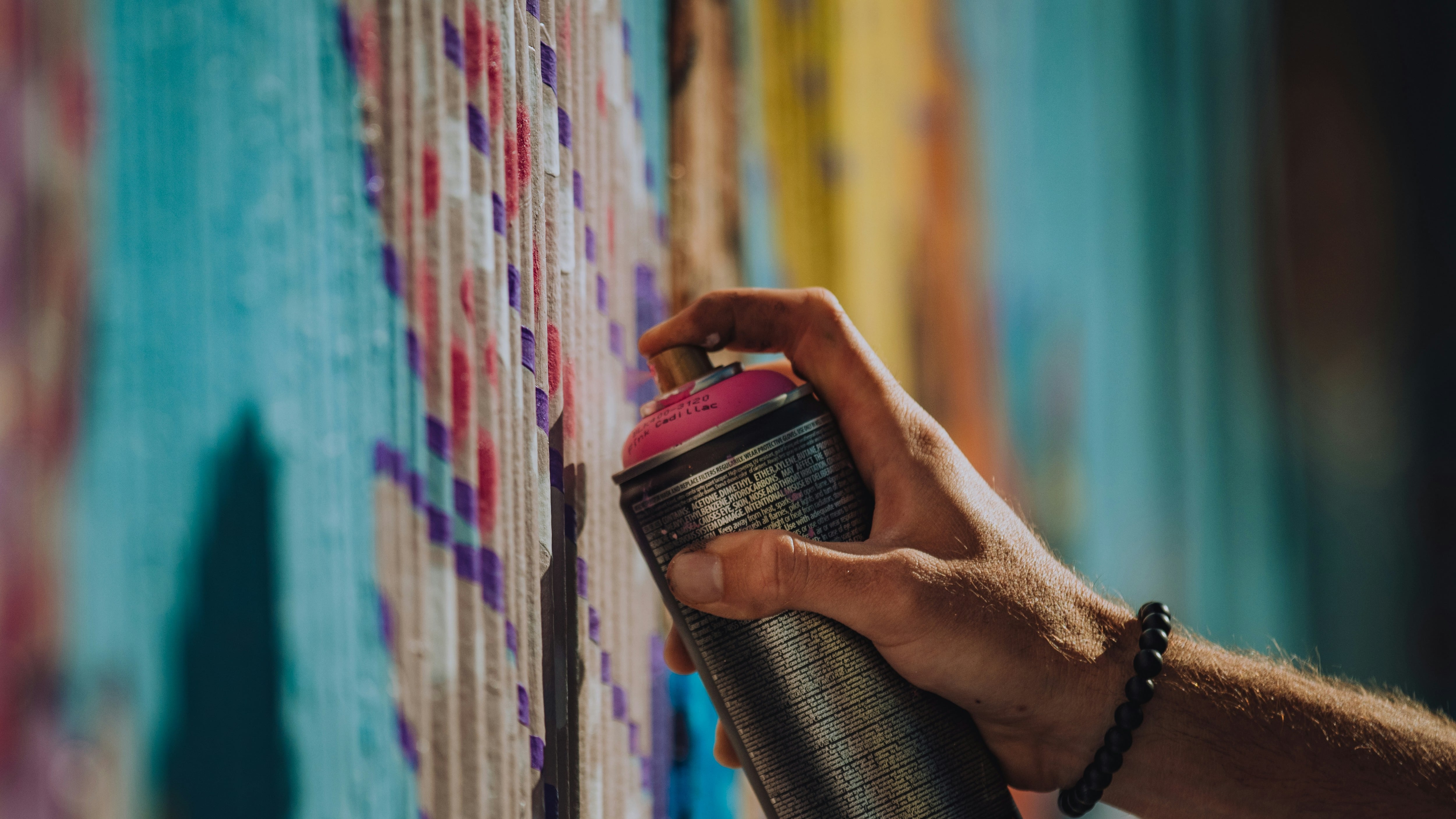 Writer bloccato per un graffito, aveva mille file pedopornografici