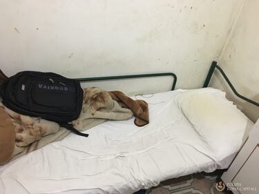 L'appartamento dei migranti tra muffa, blatte e odori cattivi 1