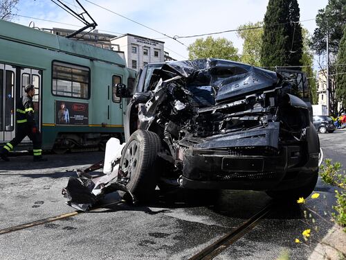 Dall'alta velocità al tram passato col rosso: cosa non torna sull'incidente di Immobile