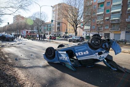 Incidente tra tre "primavera" della Juventus e auto polizia 1