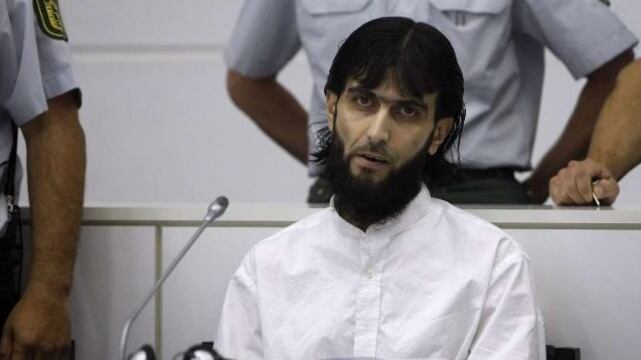 Berlino, jihadista ferisce agente, la polizia lo uccide
