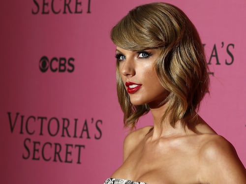 Bufera Taylor Swift: Kim Kardashian pubblica telefonate private