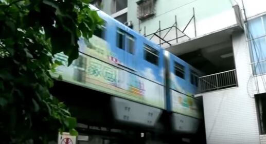 Cina, la fermata della metro è dentro casa 4