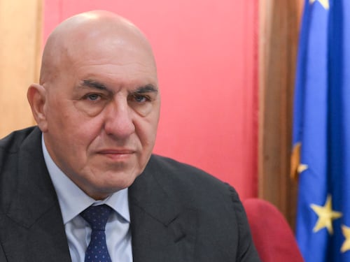Il governo italiano frena. Nervi saldi di Crosetto: “È benzina sul fuoco”