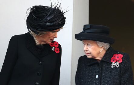 La Regina Elisabetta II, Camilla Parker Bowles e Kate Middleton al Remembrance Day: foto 9