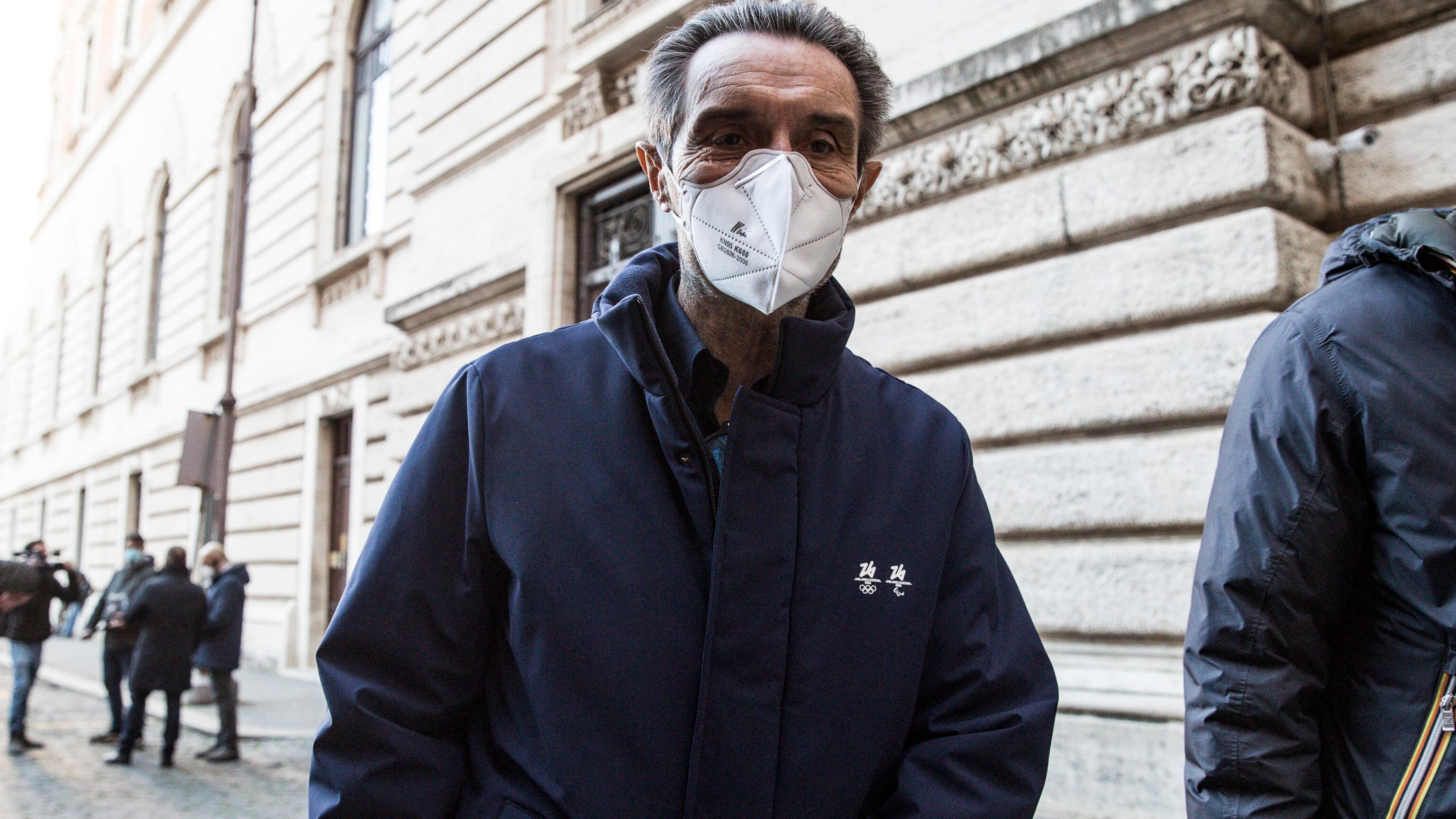 Omicron molla la presa. Fontana: "Ora cambiare regole per quarantena"