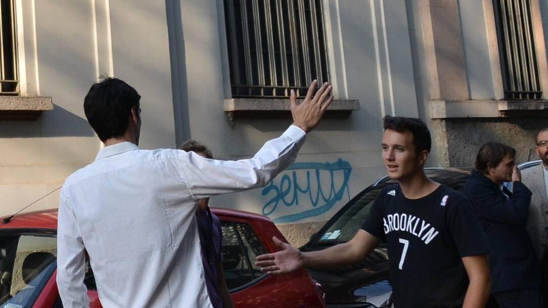 Spazio Forma occupato: i militanti «minacciano» vigili e macchinisti Atm