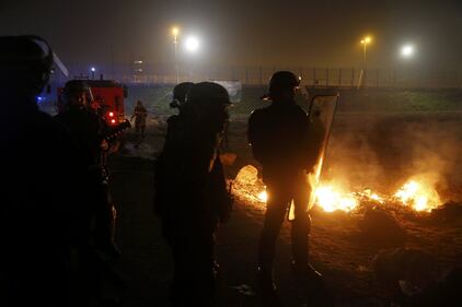 La "Giungla" di Calais va a fuoco nella notte 3