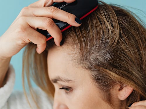 Capelli bianchi, una nuova ricerca suggerisce di assumere semi di sesamo per contrastarli: consumo e benefici