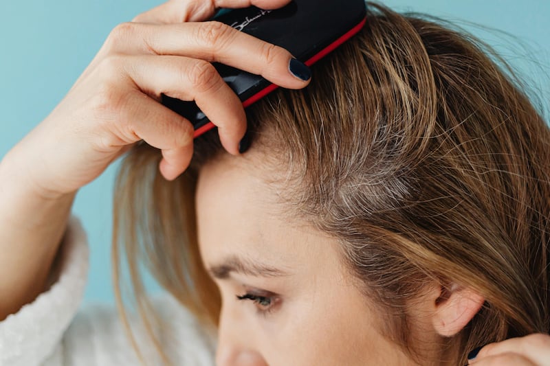 Capelli, come evitare l’effetto crespo quando c’è umidità