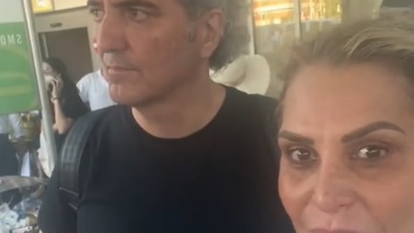"Bloccati in 300. É una vergogna". L'ira di Simona Ventura per il volo cancellato