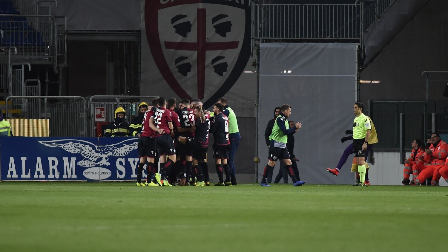 Tragedia alla Sardegna Arena: tifoso del Cagliari muore d'infarto