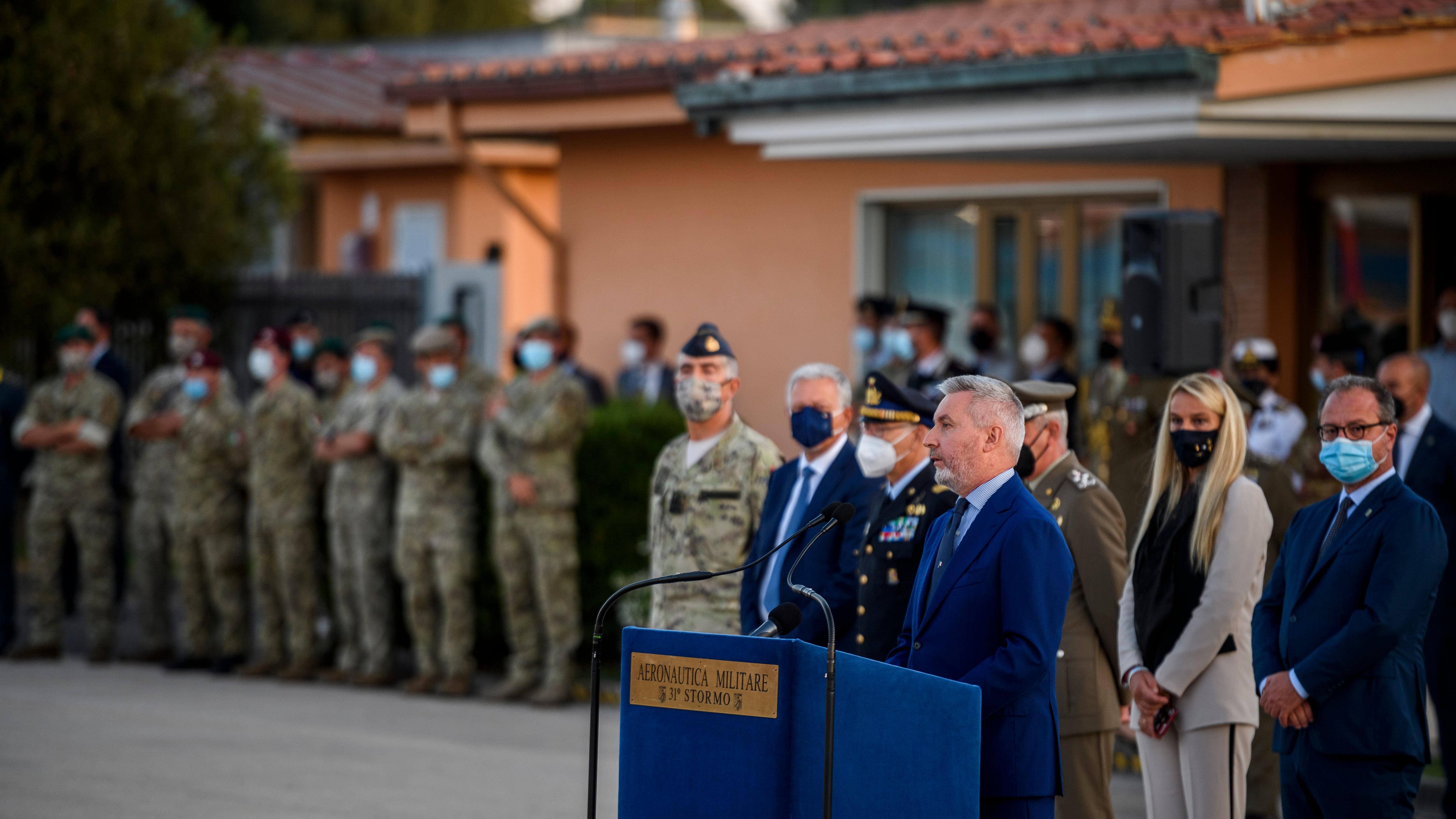 L'orgoglio dell'Italia per il ritorno dei militari. In due settimane effettuati 90 voli umanitari