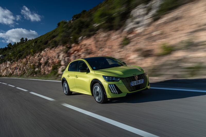 Peugeot e-208, guarda la gallery 12
