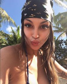 Cristina Buccino sexy in bikini, la vacanza è hot 14