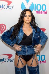 Demi Lovato, costume bollente sui social 18