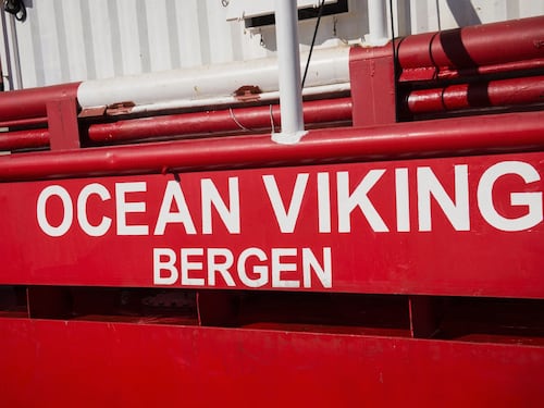 'Ocean Viking' lascia Marsiglia E l'Ong sfida l'Italia (e Salvini)