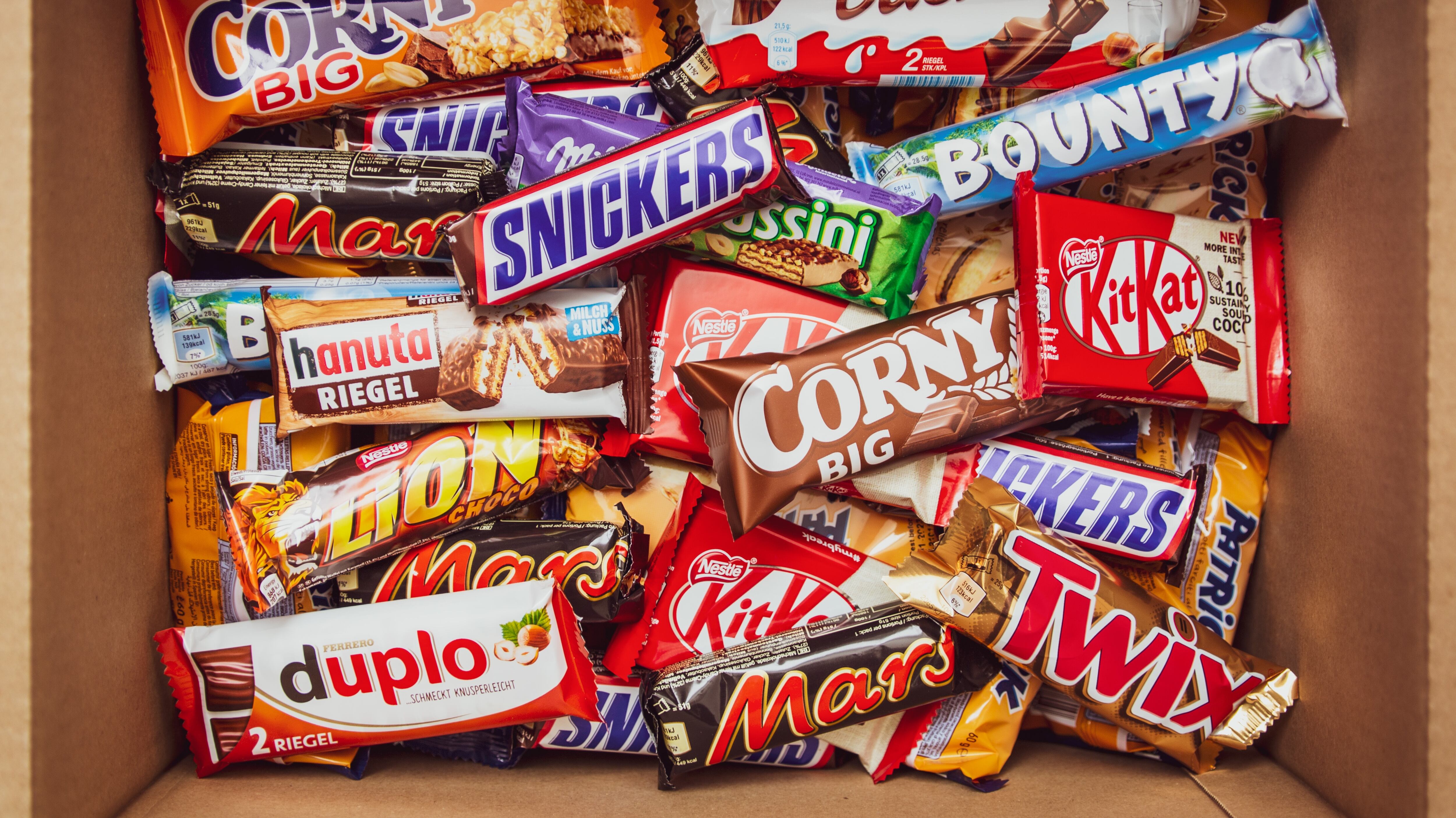 "In quegli snack c'è salmonella". Dopo Kinder, un'altra azienda in allarme
