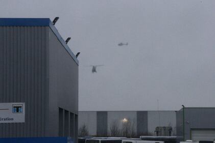 Terroristi asserragliati in un'azienda a Dammartin-en-Goele 6