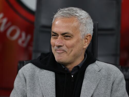 Mou, se telefonando... scatta la squalifica
