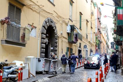Napoli, occupano la casa di una novantenne abusivamente: ora la ristrutturano 6