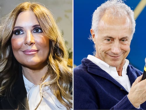 "Censura preventiva", "Legittimo provvedimento". Scontro Travaglio-Lucarelli su Corona