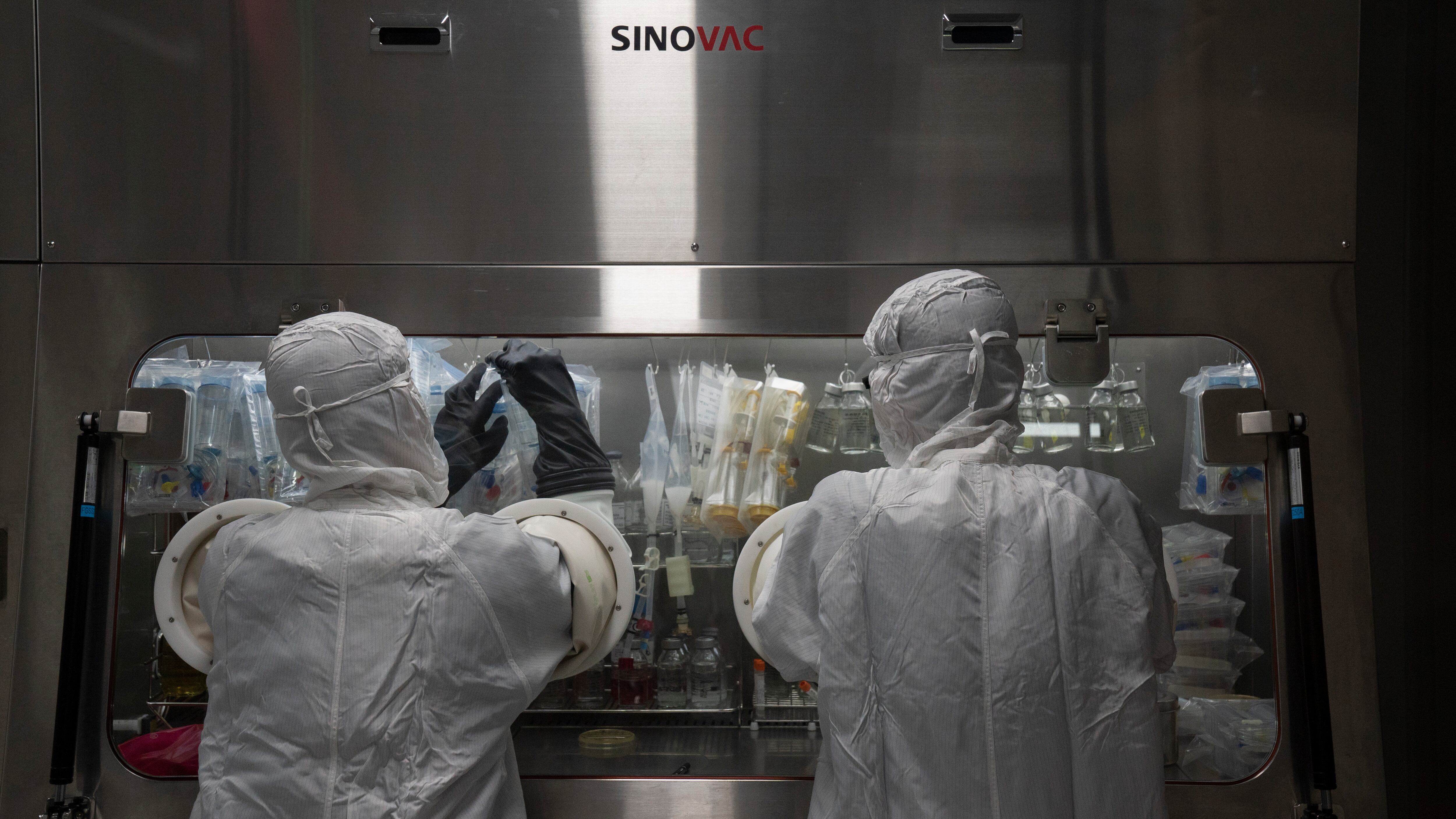 Vaccino, la Cina accelera: "Sicuro ed efficace". Ma ci sono delle ombre
