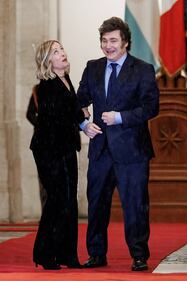 Giorgia Meloni e Javier Milei, incontro di un'ora a palazzo Chigi 8