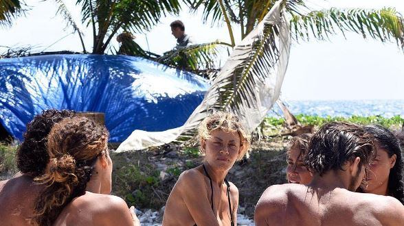 Isola dei Famosi, Raz nasconde ai naufraghi l'incontro con Paola Barale
