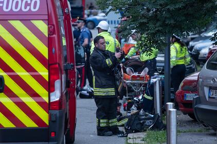 Incendio a Milano, tre morti in una palazzina per l'esplosione di un'auto 4