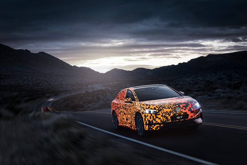 Volkswagen ID.7, le prime immagini dell’elettrica da 700 km  13