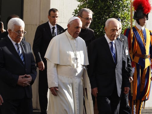 Francesco, Abu Mazen e Peres in preghiera per la Terra Santa